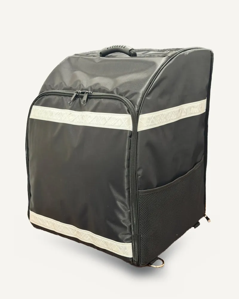 Mochila de reparto negra, vista frontal con cintas reflejantes